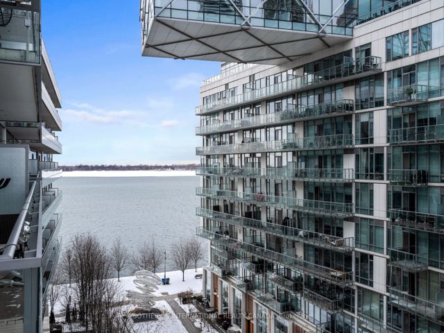 803 - 39 Queens Quay  E