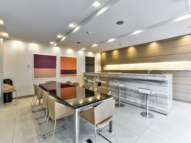 803 - 39 Queens Quay  E