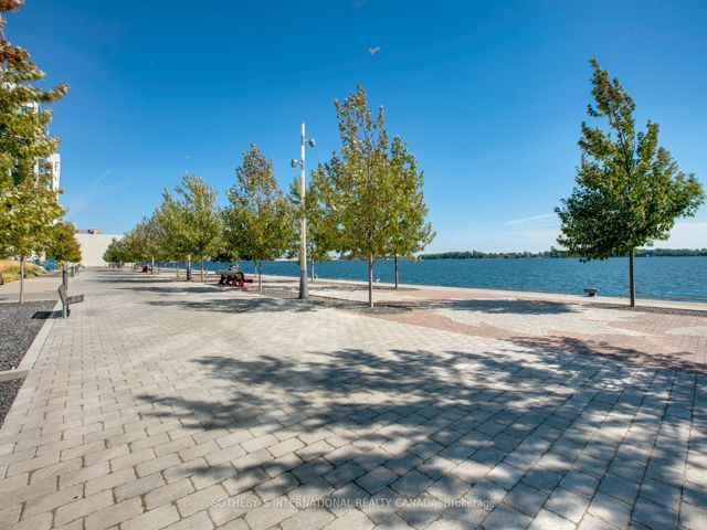 803 - 39 Queens Quay  E
