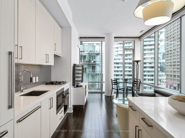 803 - 39 Queens Quay  E
