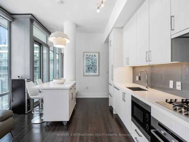 803 - 39 Queens Quay  E