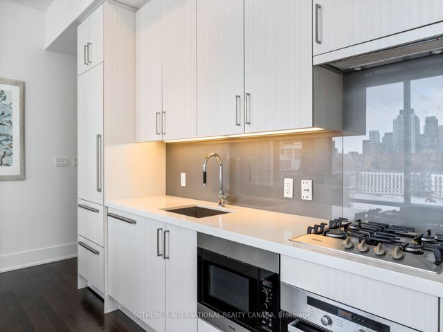 803 - 39 Queens Quay  E