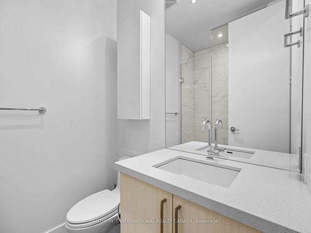 803 - 39 Queens Quay  E