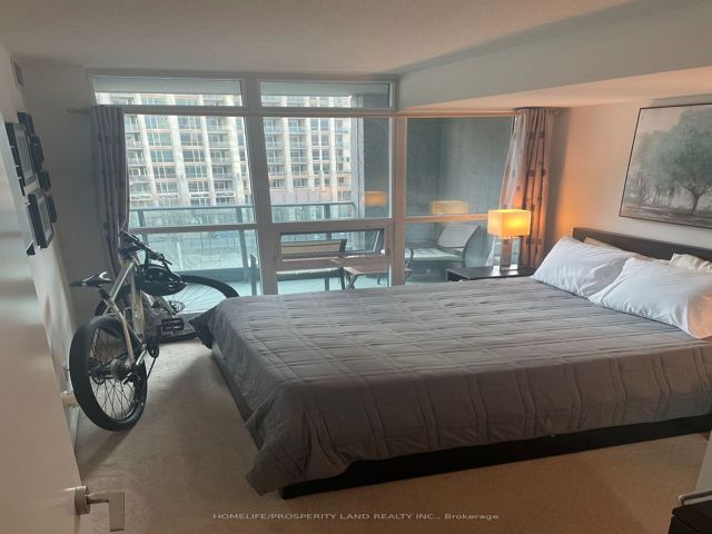 521 - 215 Fort York Blvd
