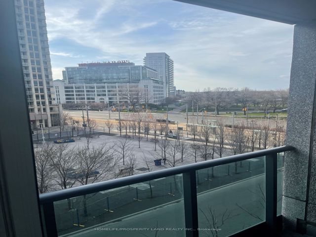 521 - 215 Fort York Blvd