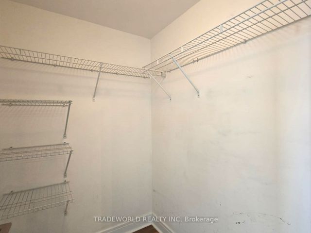 1023 - 35 Brian Peck Cres