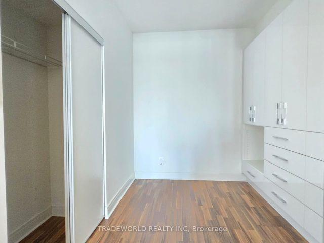 1023 - 35 Brian Peck Cres