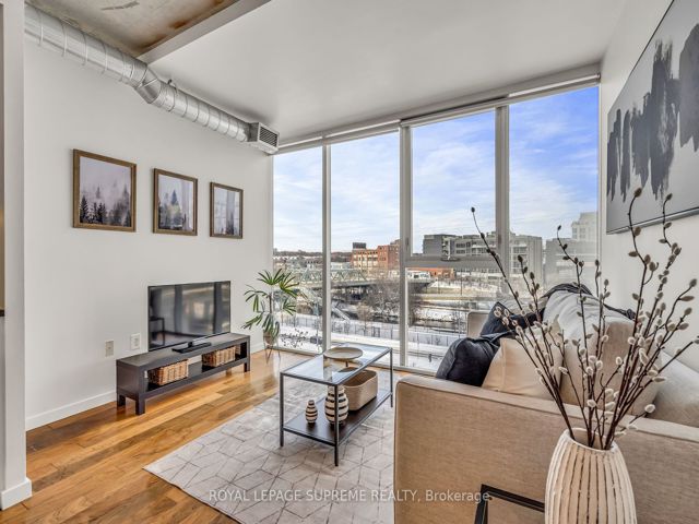 523 - 32 Trolley Cres