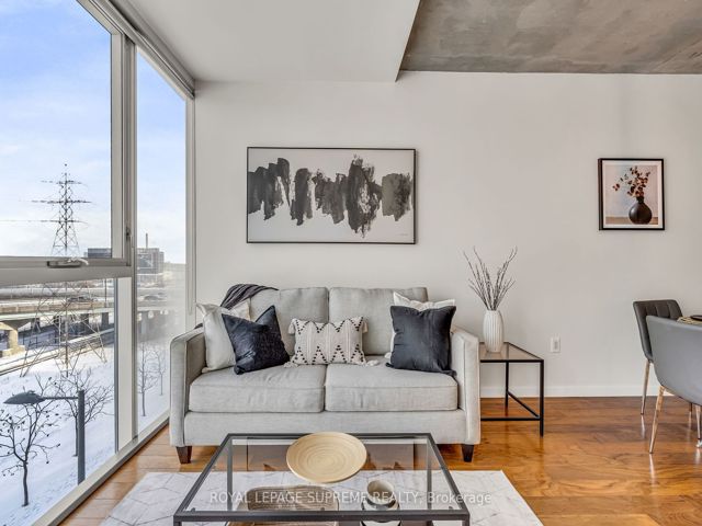 523 - 32 Trolley Cres