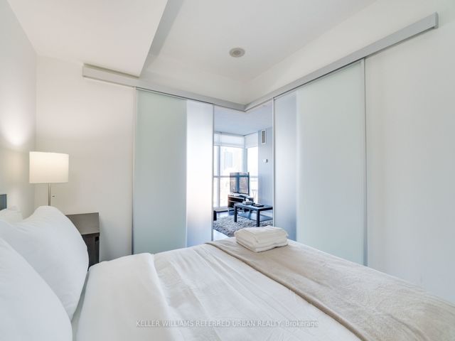 1606 - 25 Capreol Crt