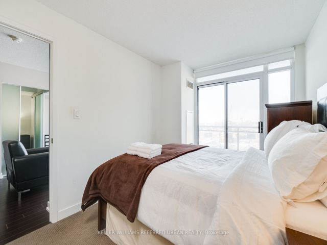 1606 - 25 Capreol Crt