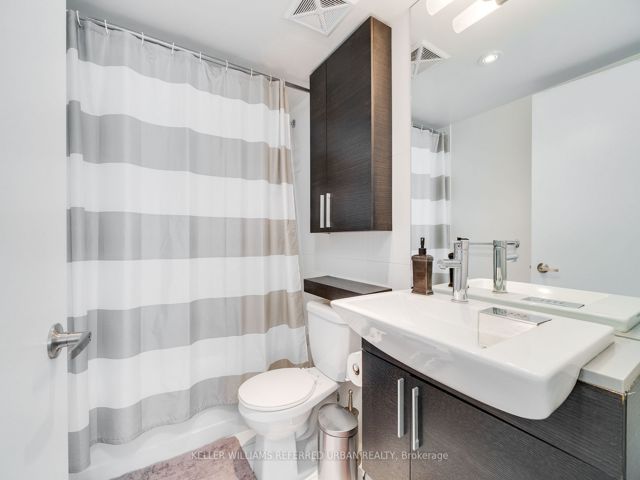 1606 - 25 Capreol Crt