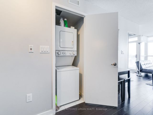 1606 - 25 Capreol Crt