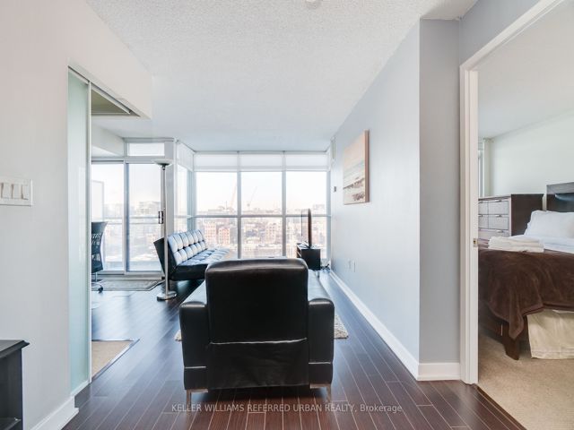 1606 - 25 Capreol Crt