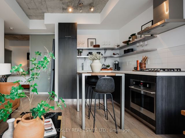 713 - 560 King St W