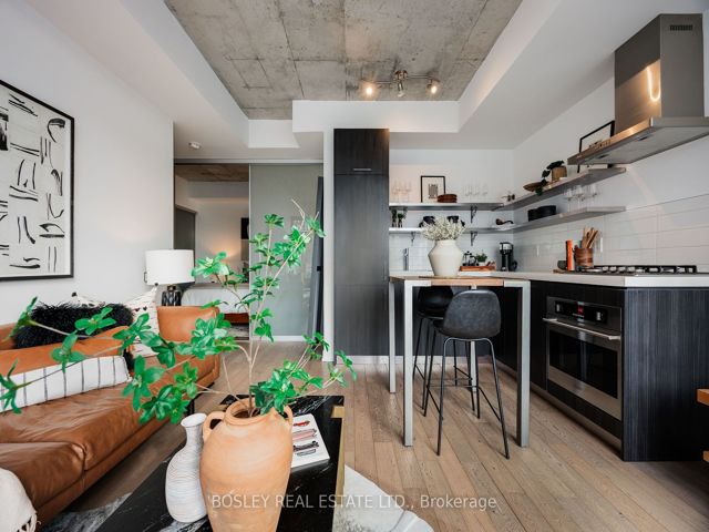 713 - 560 King St W