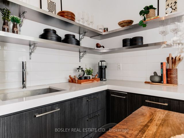 713 - 560 King St W