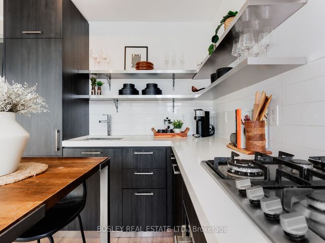 713 - 560 King St W