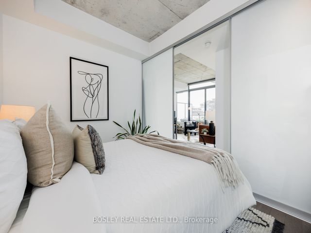 713 - 560 King St W