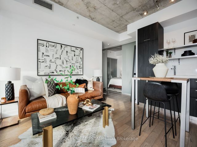 713 - 560 King St W