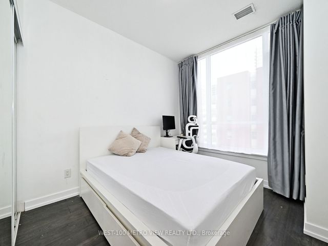 703 - 200 Sackville St