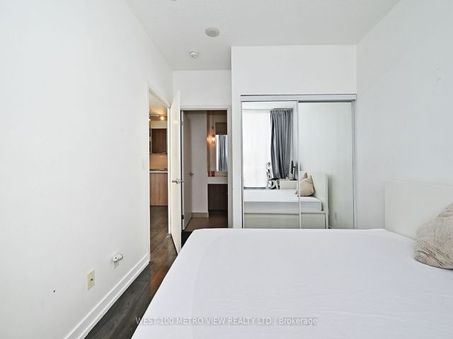 703 - 200 Sackville St