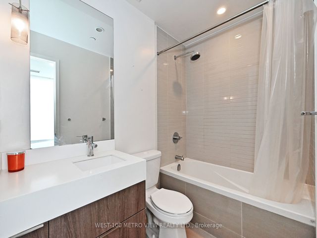 703 - 200 Sackville St
