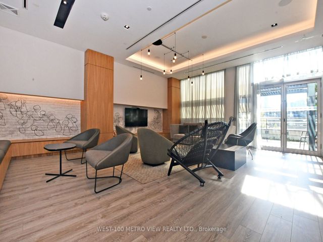 703 - 200 Sackville St