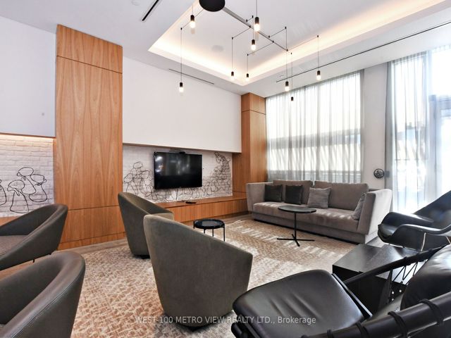 703 - 200 Sackville St