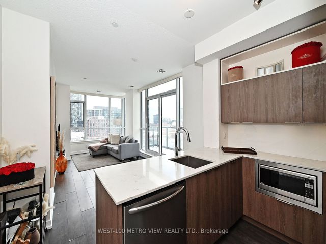 703 - 200 Sackville St