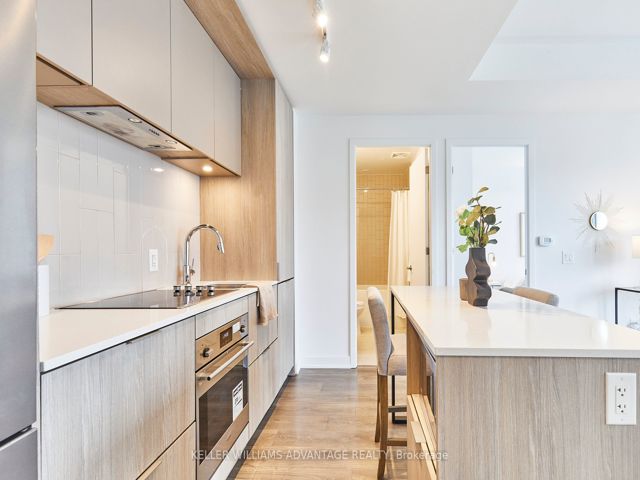 1304 - 130 River St