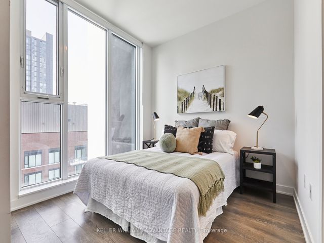 1304 - 130 River St