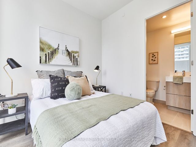 1304 - 130 River St