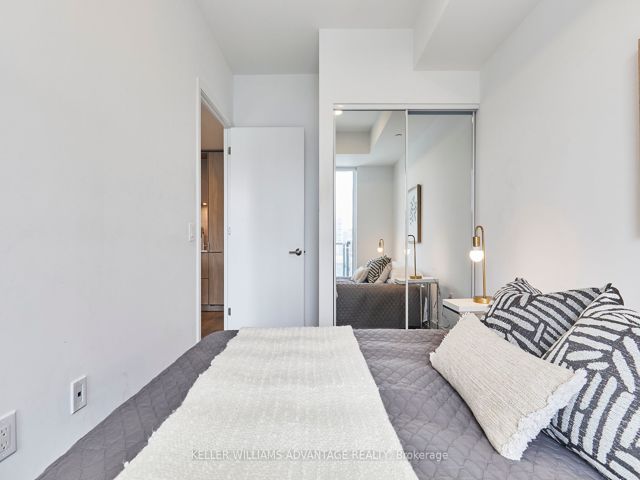 1304 - 130 River St