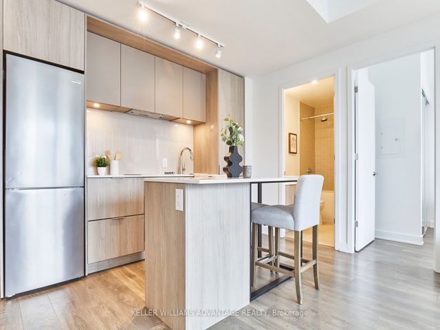 1304 - 130 River St