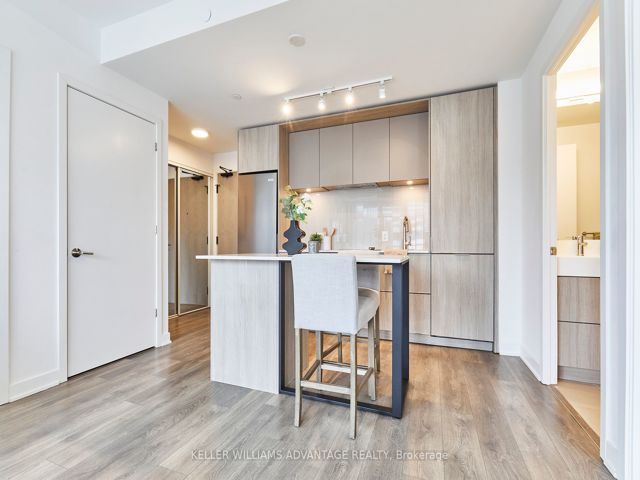 1304 - 130 River St