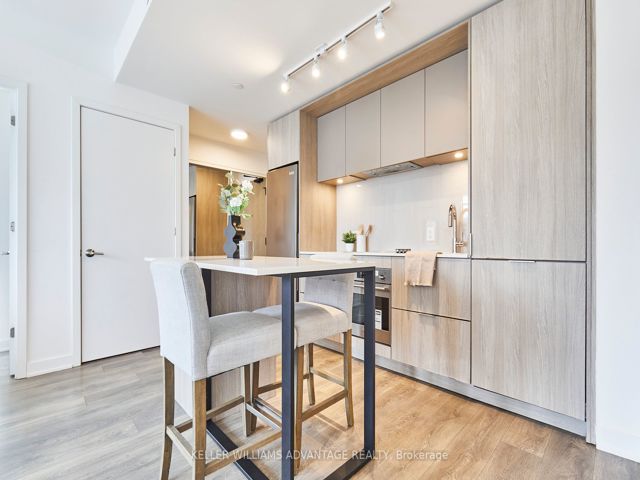 1304 - 130 River St