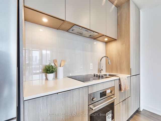 1304 - 130 River St