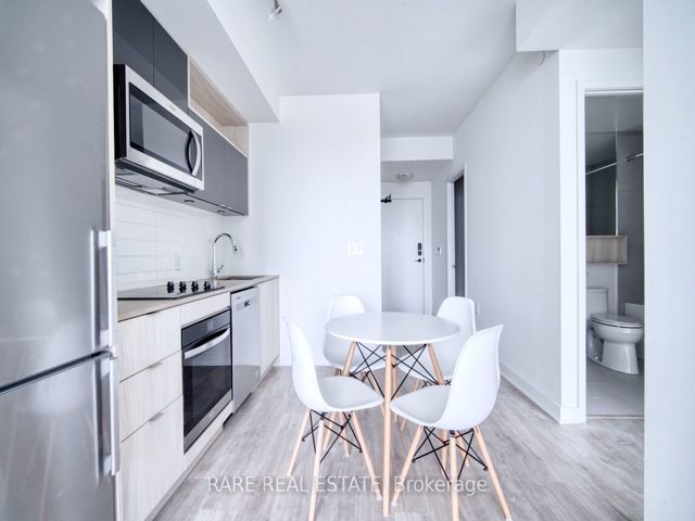 903 - 70 Princess St E
