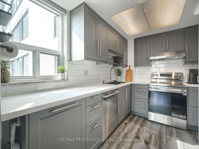 1205 - 3000 Bathurst St