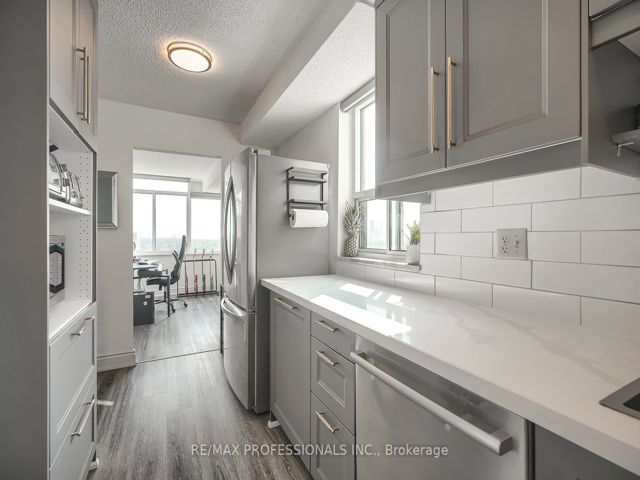 1205 - 3000 Bathurst St