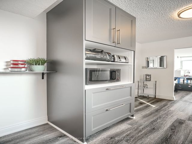 1205 - 3000 Bathurst St