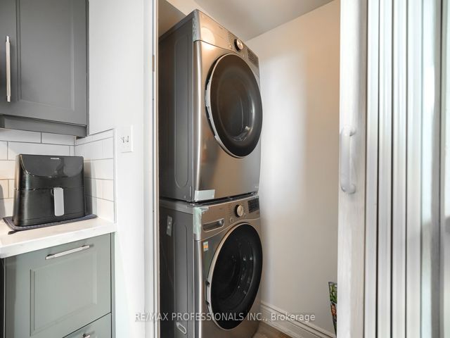 1205 - 3000 Bathurst St