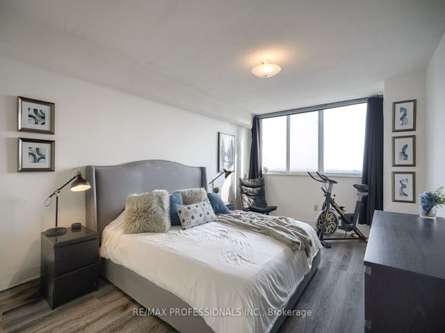 1205 - 3000 Bathurst St