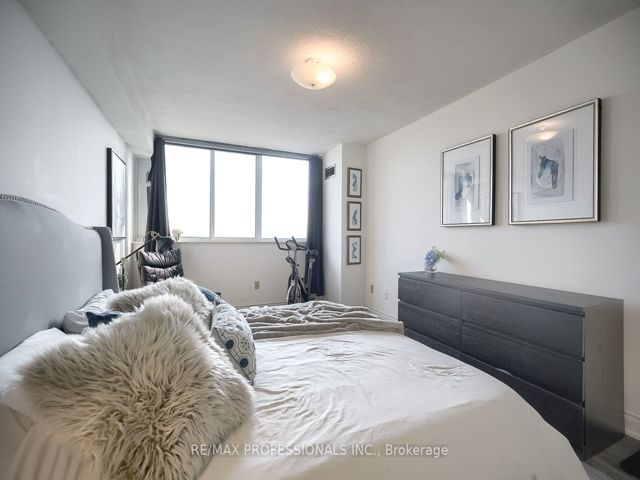 1205 - 3000 Bathurst St