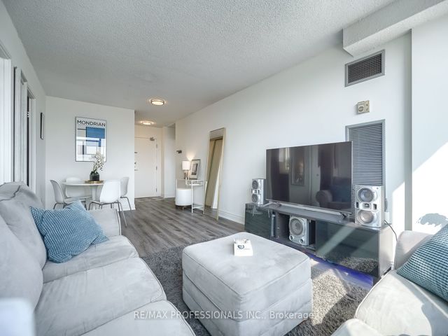 1205 - 3000 Bathurst St