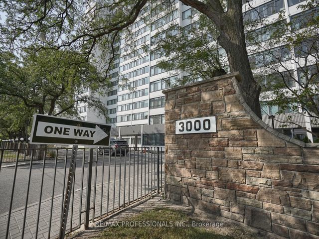 1205 - 3000 Bathurst St