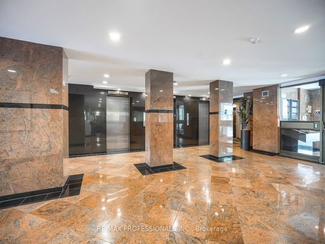 1205 - 3000 Bathurst St