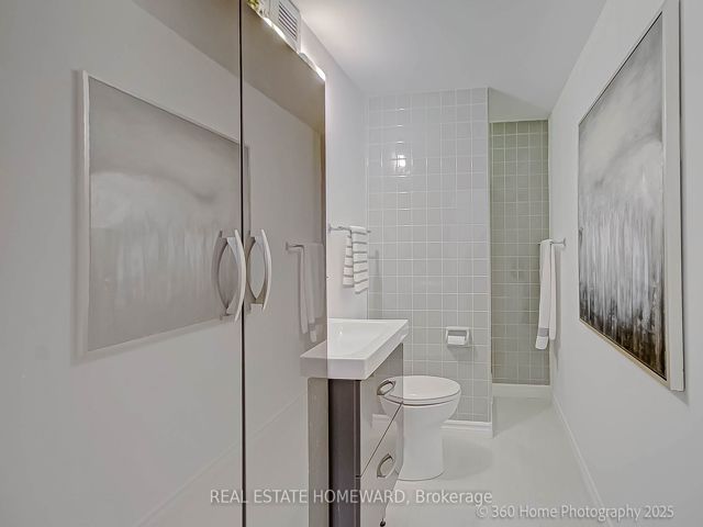 742 - 21 Dale Ave