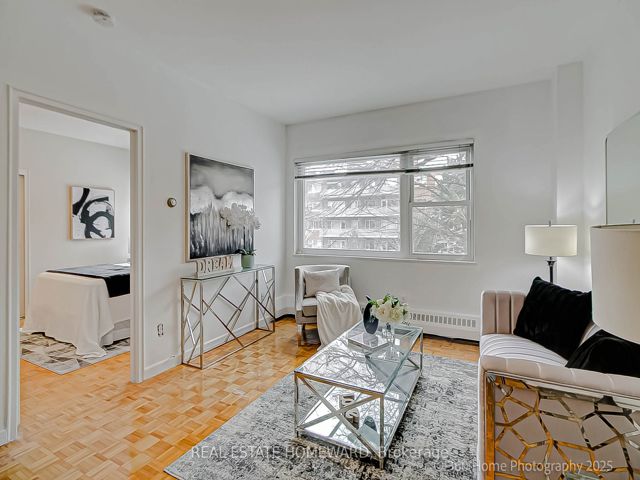 742 - 21 Dale Ave